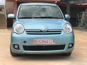 Toyota Sienta 2012 Blue