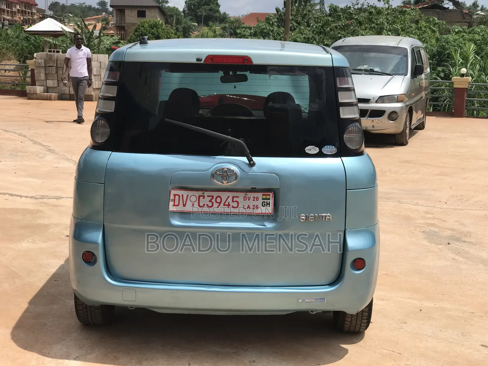 Toyota Sienta 2012 Blue