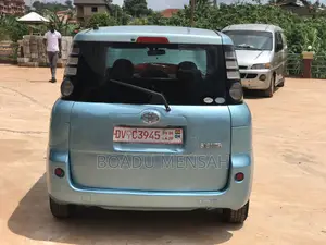 Toyota Sienta 2012 Blue