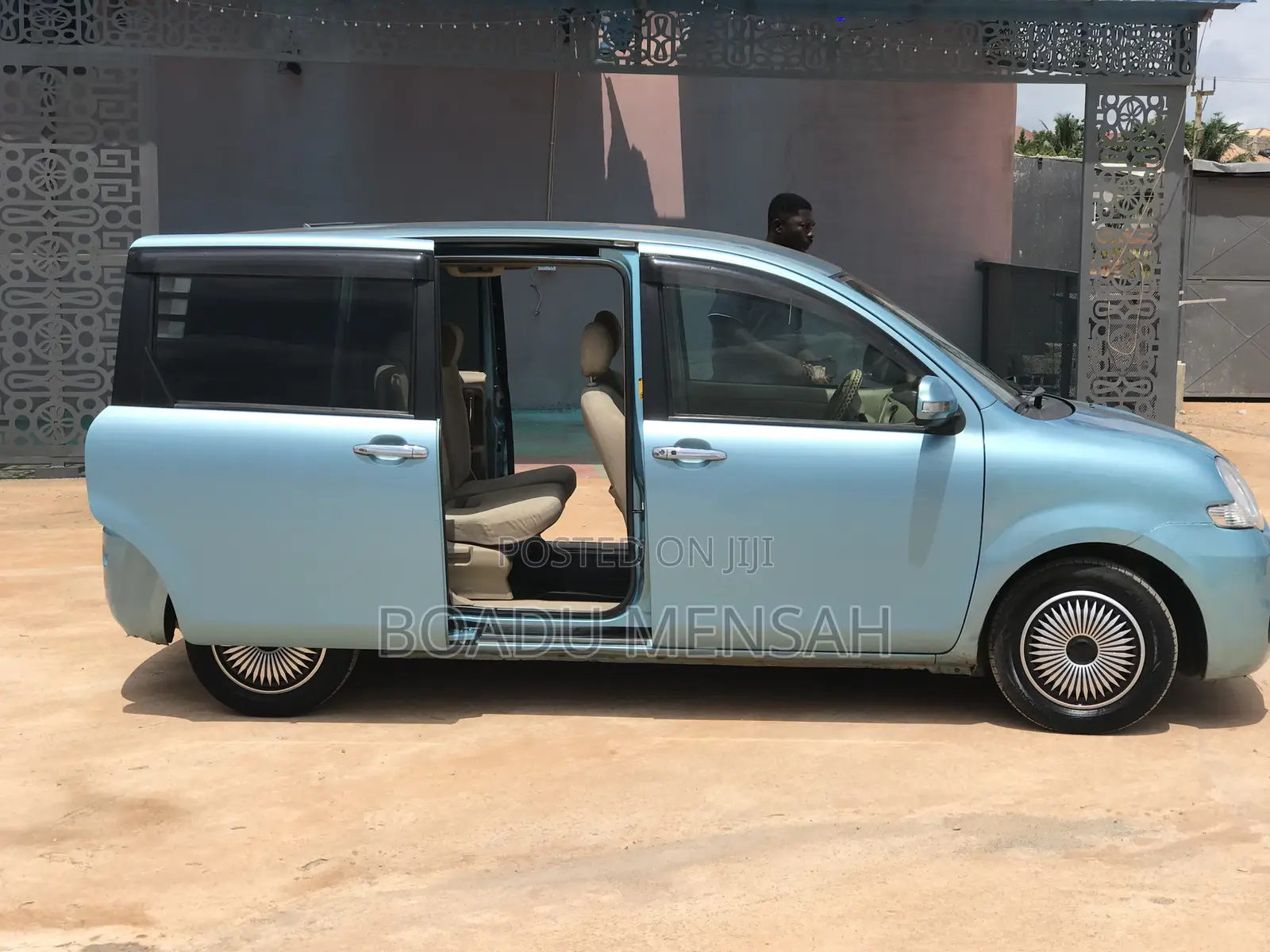 Toyota Sienta 2012 Blue