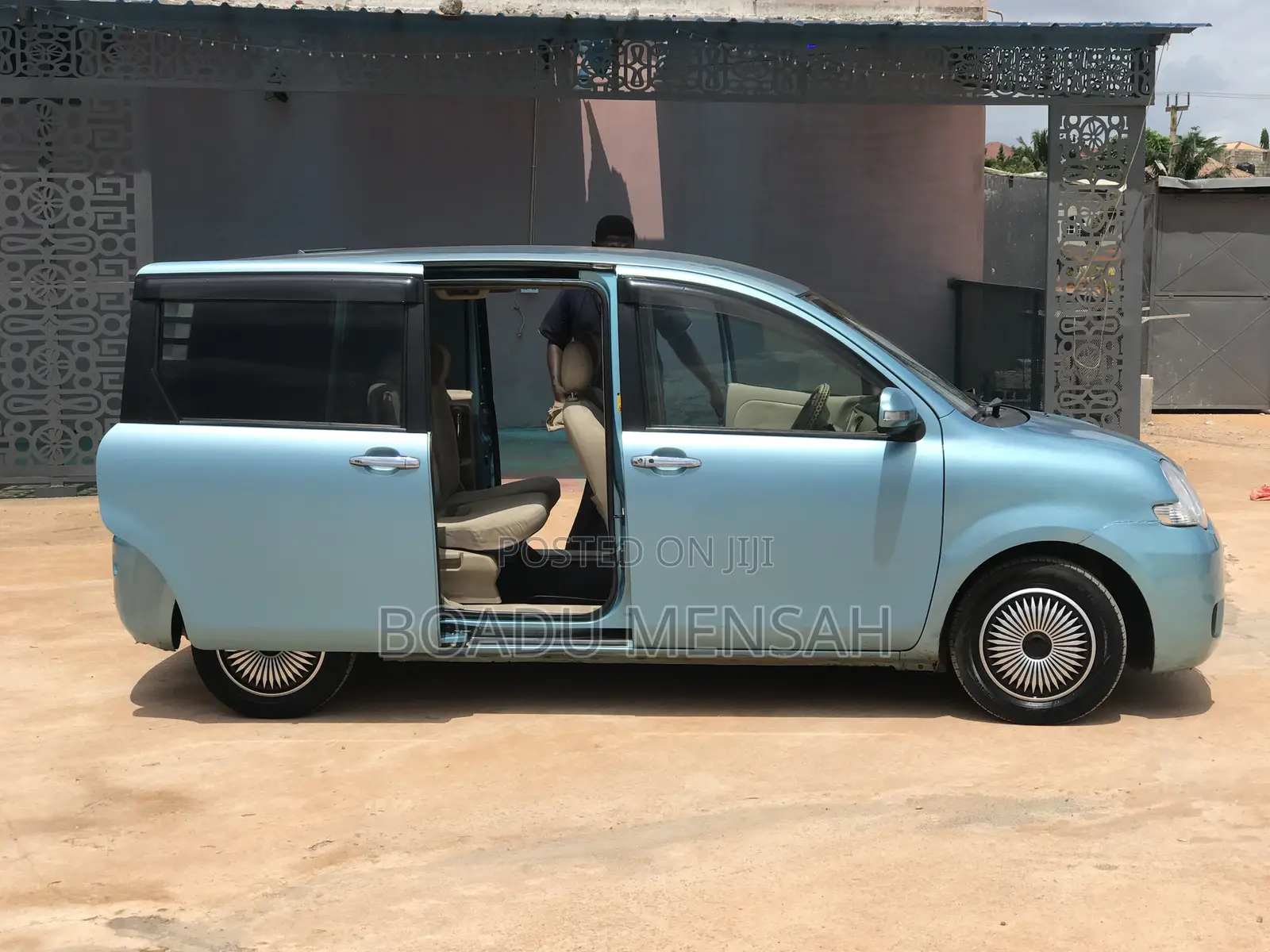 Toyota Sienta 2012 Blue