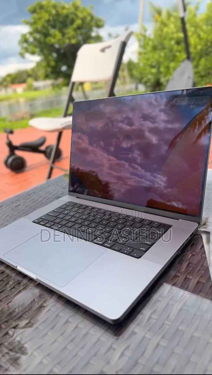New Laptop Apple MacBook Pro 2020 M1 16GB Apple M1 SSD 512GB