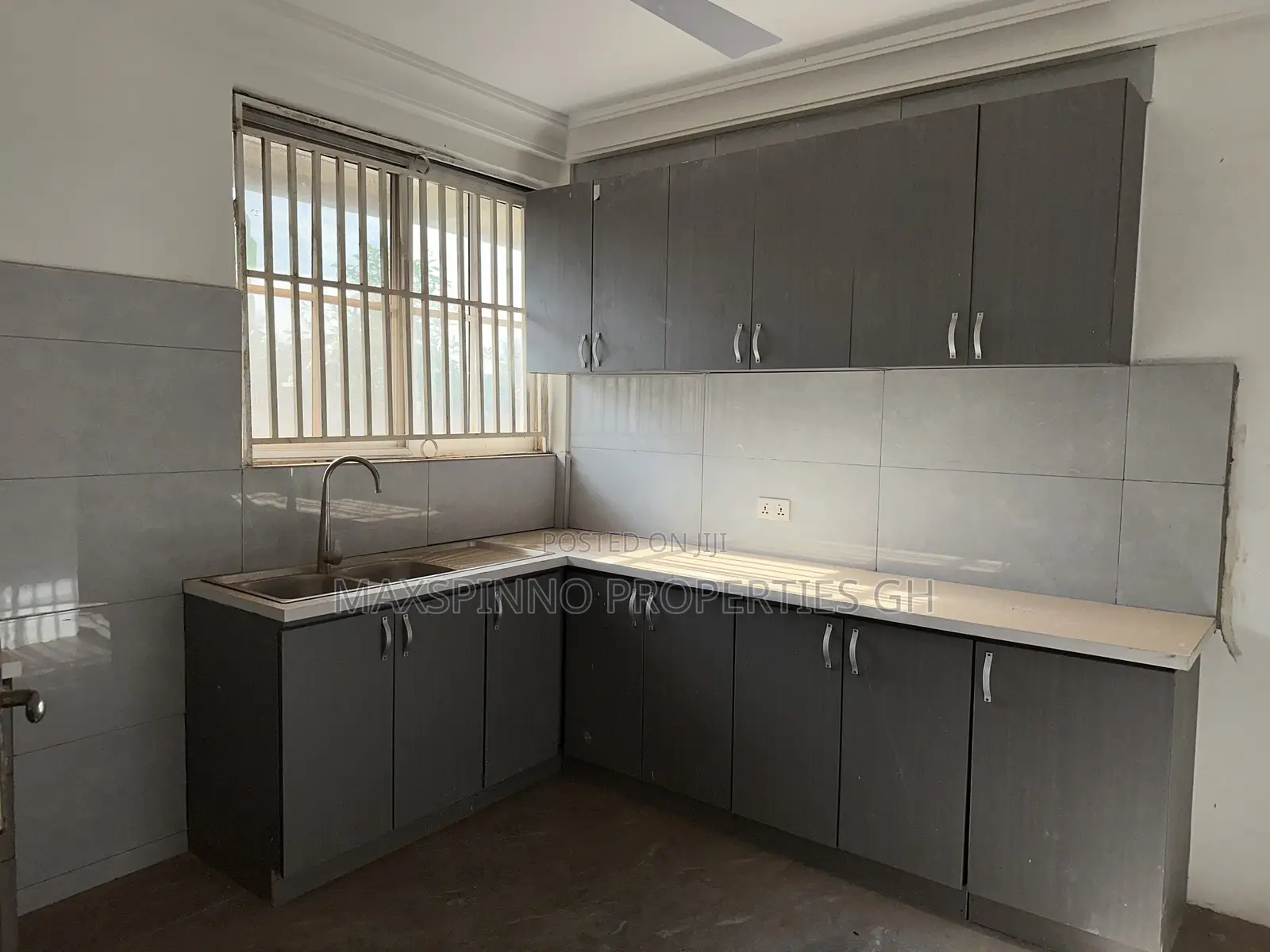 2bdrm Apartment in Maxspinno Properties, Frafraha for rent