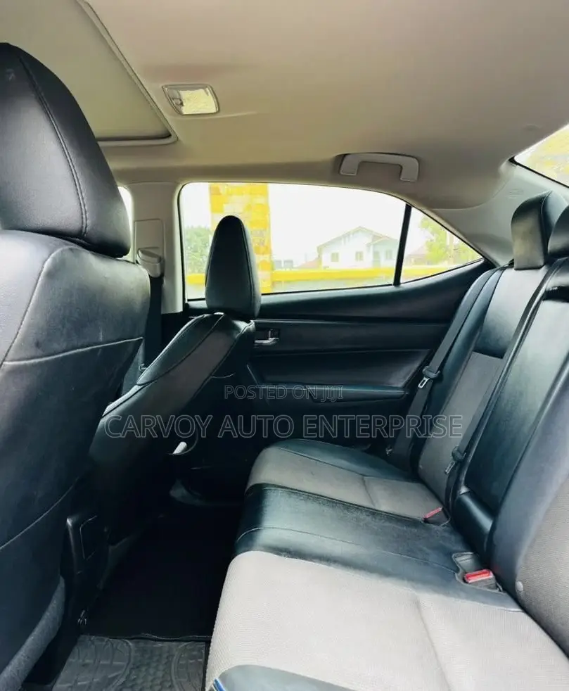 Toyota Corolla SE Special Edition 4dr Sedan (1.8L 4cyl CVT) 2017 White
