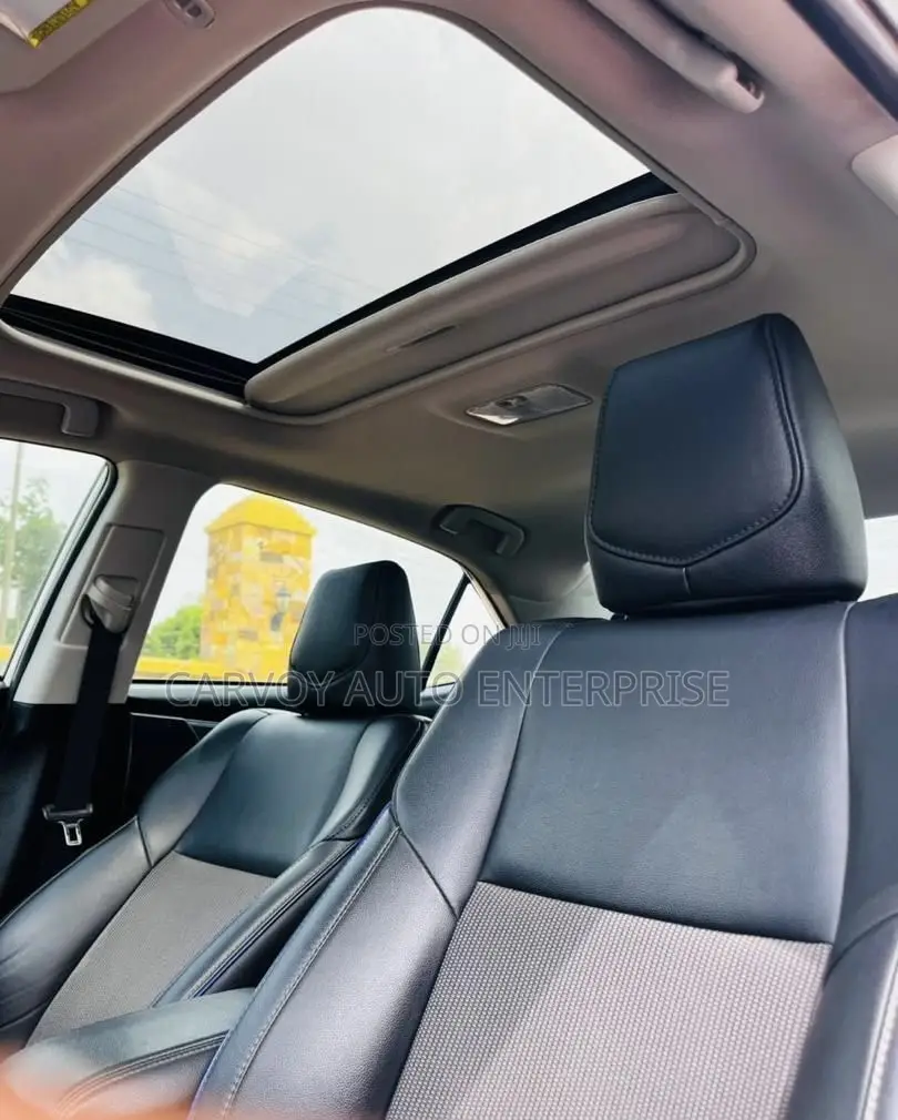 Toyota Corolla SE Special Edition 4dr Sedan (1.8L 4cyl CVT) 2017 White