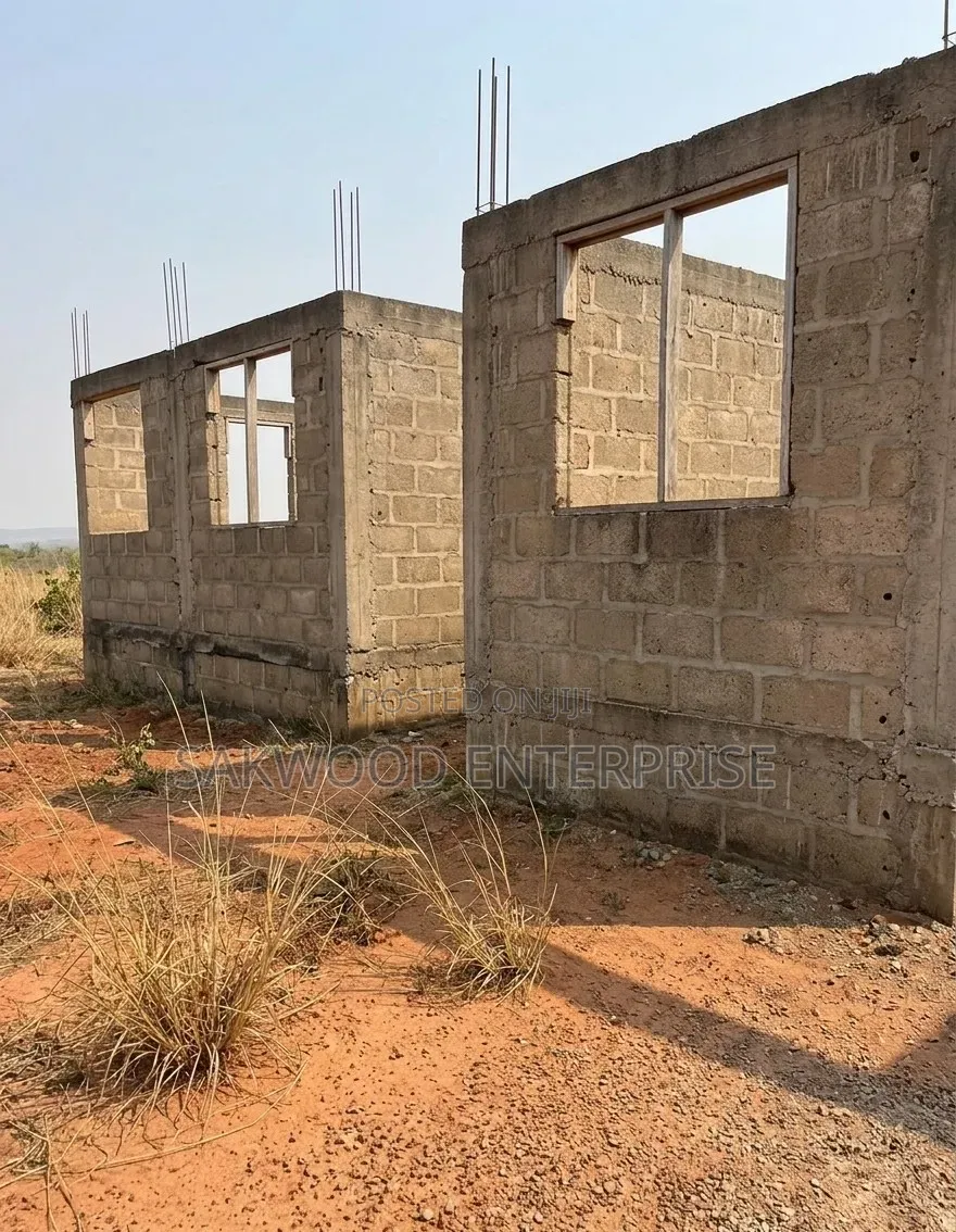 A Five Bedroom Hse for Sale