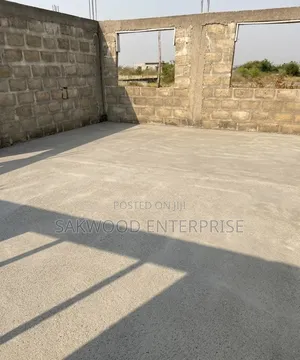 A Five Bedroom Hse for Sale