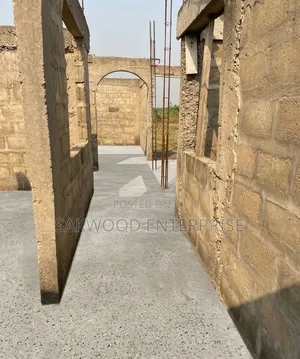 A Five Bedroom Hse for Sale