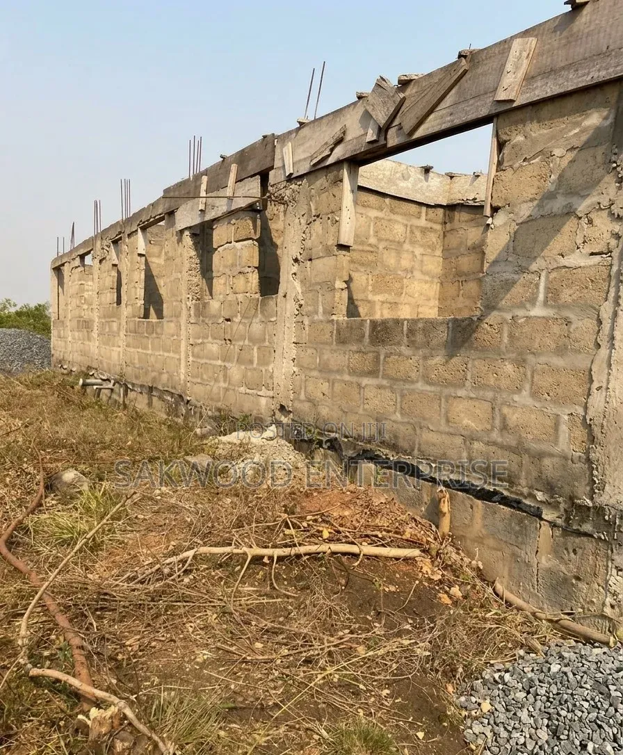 A Five Bedroom Hse for Sale