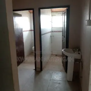 3bdrm House in Paraku Estates, Ledzokuku-Krowor for rent