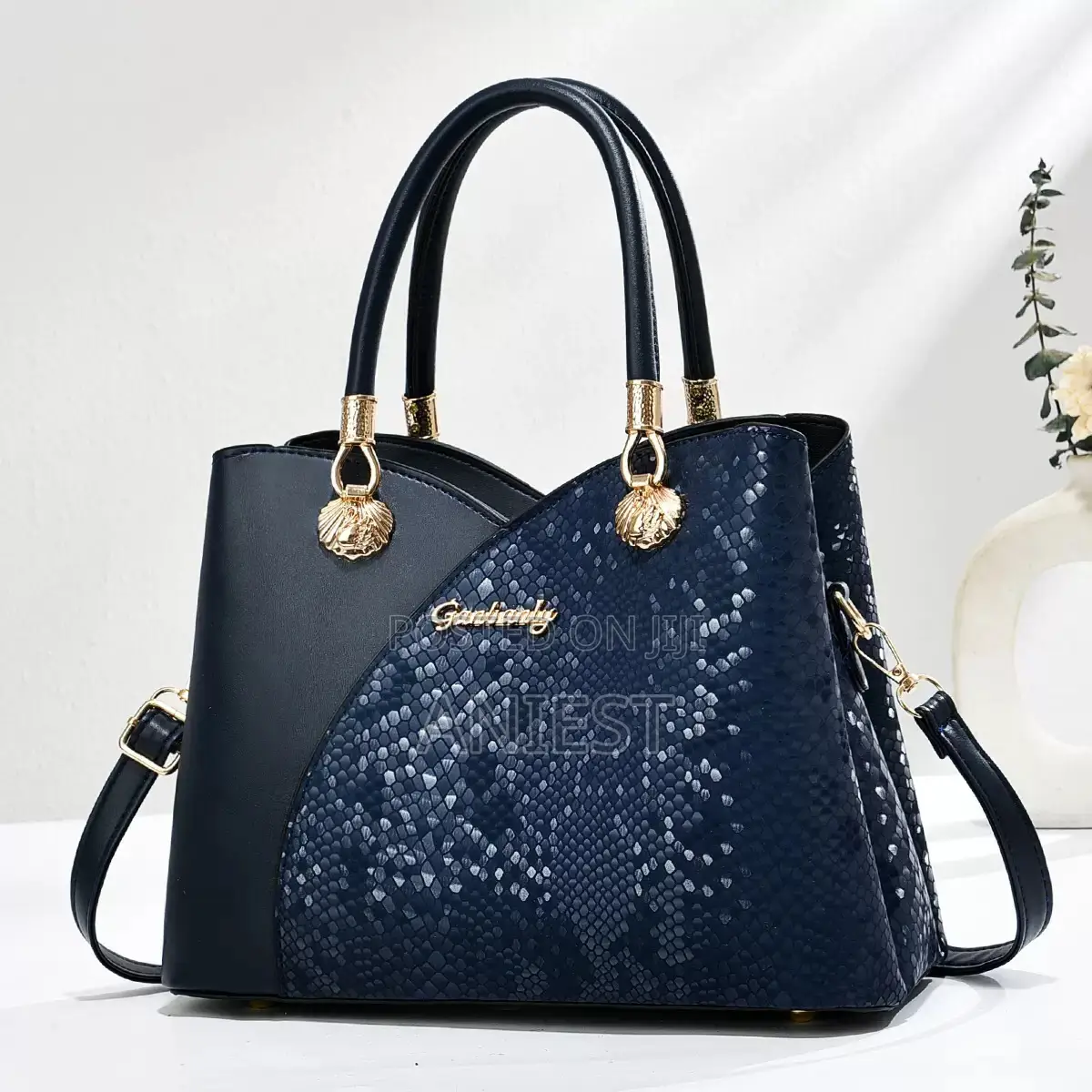 Elegant Ladies Hand Bag
