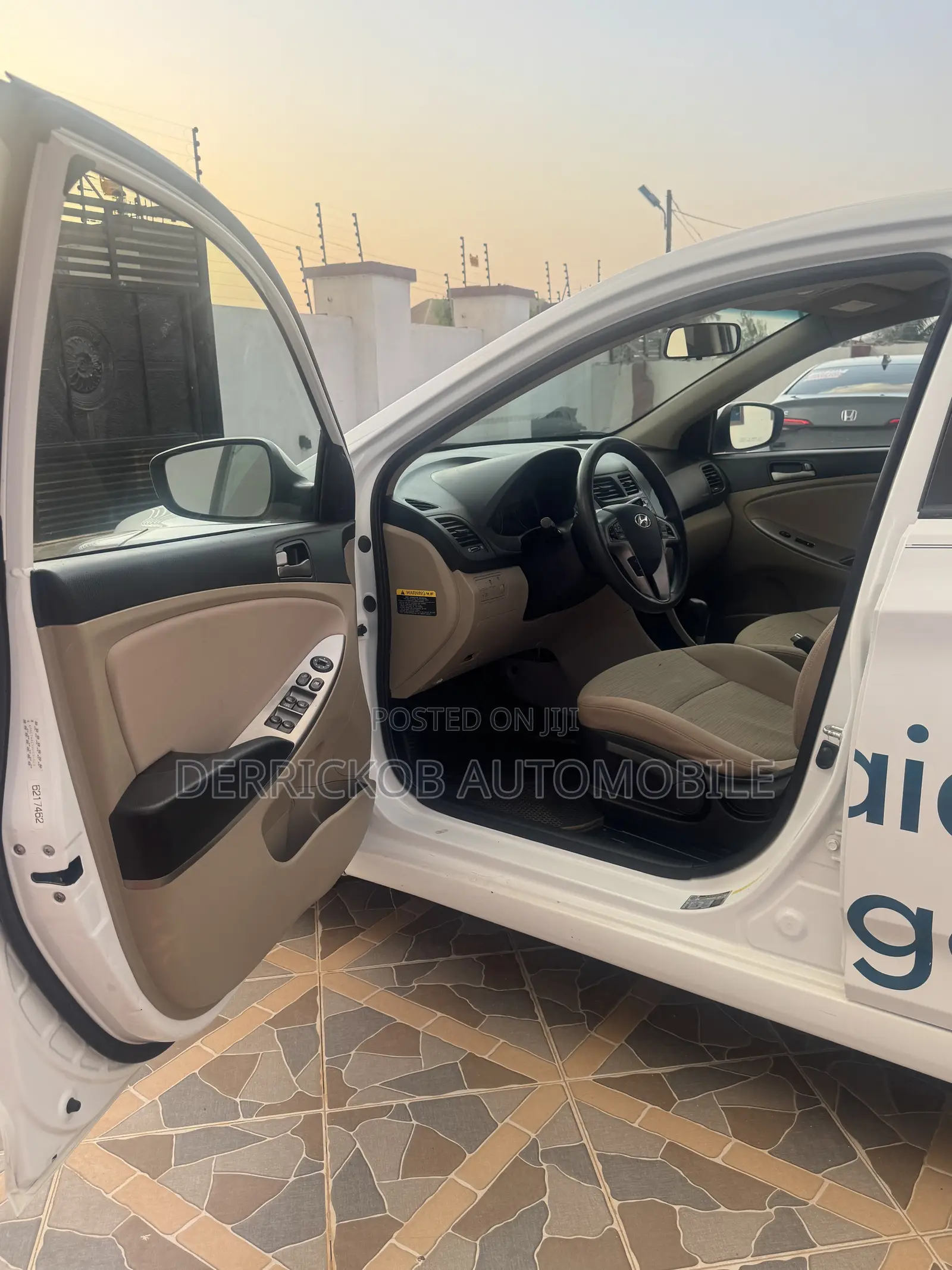 Hyundai Accent SE Sedan 2017 White