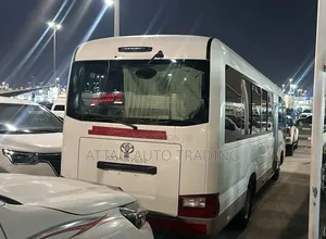 Toyota HiAce 1987 White