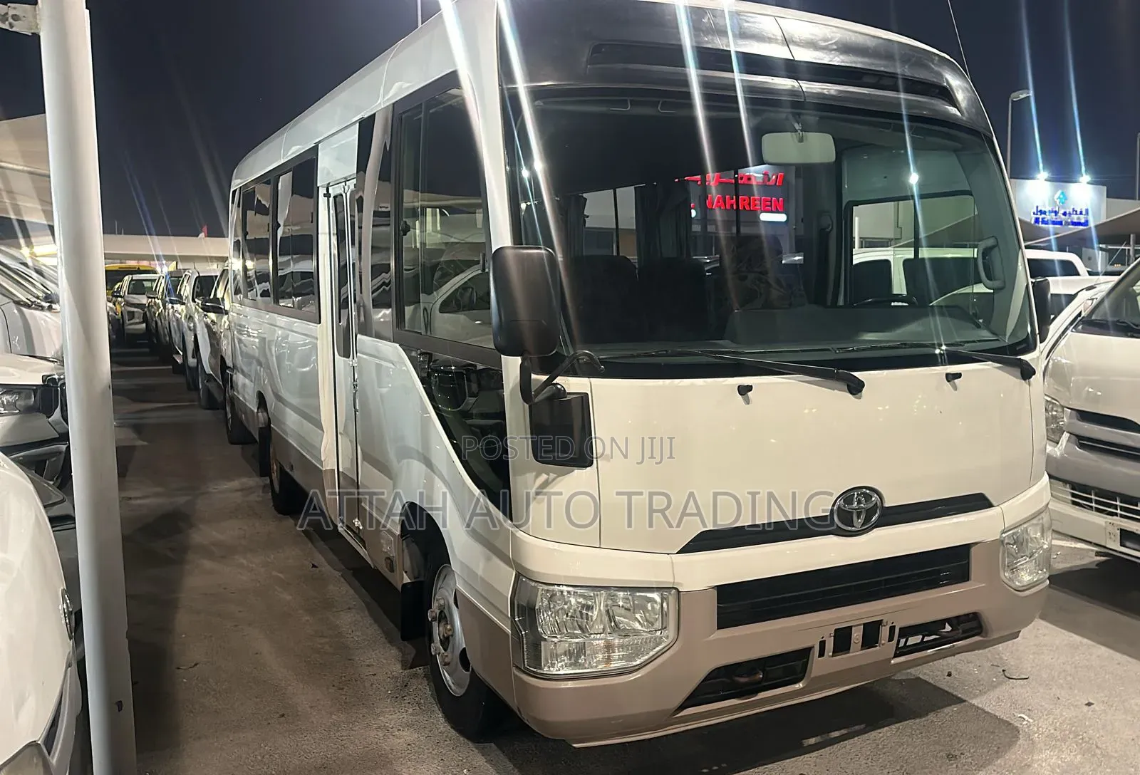 Toyota HiAce 1987 White