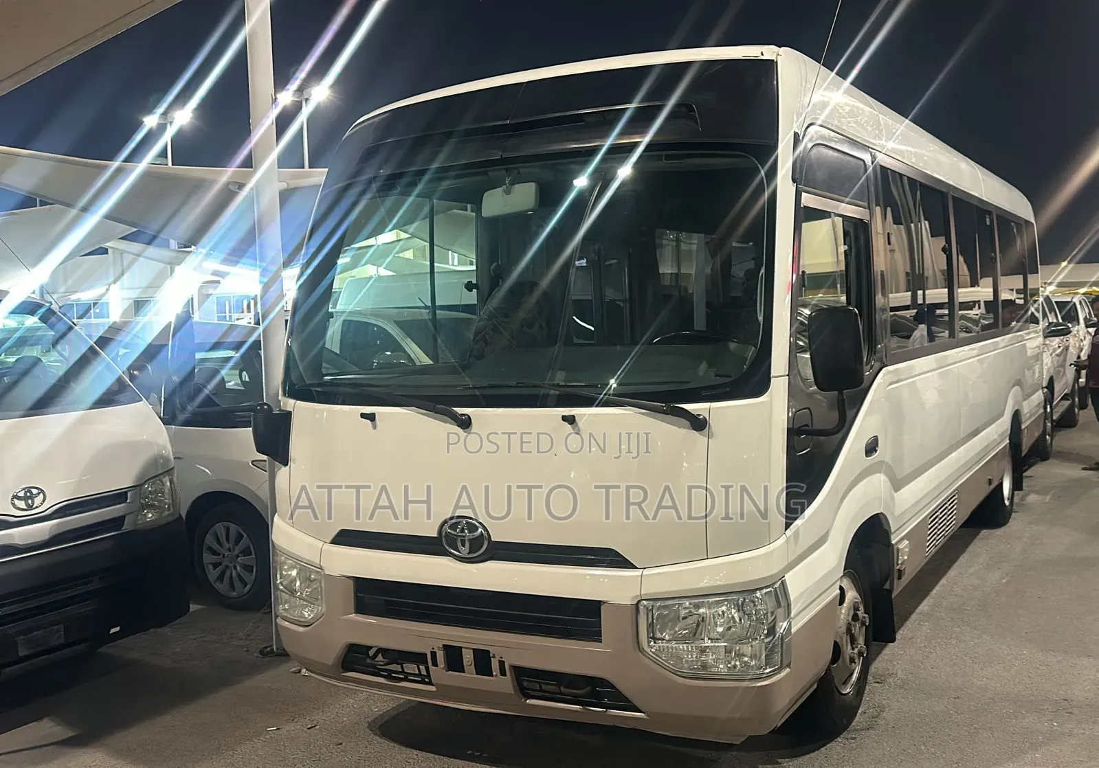 Toyota HiAce 1987 White