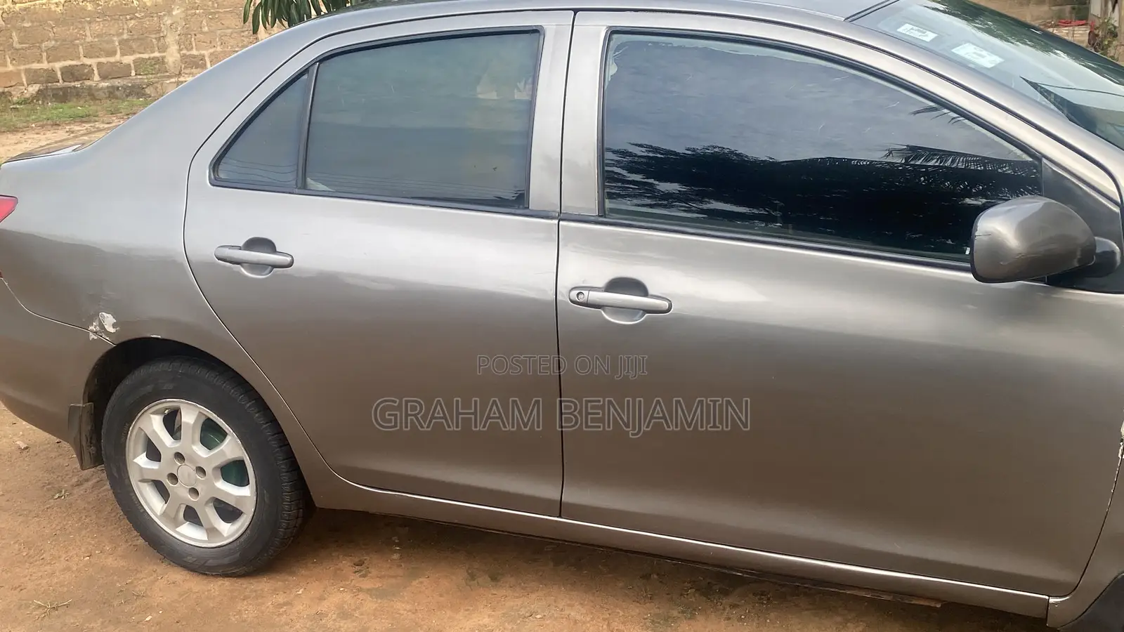 Toyota Yaris Base Sedan 4dr 2010 Gray
