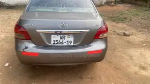 Toyota Yaris Base Sedan 4dr 2010 Gray
