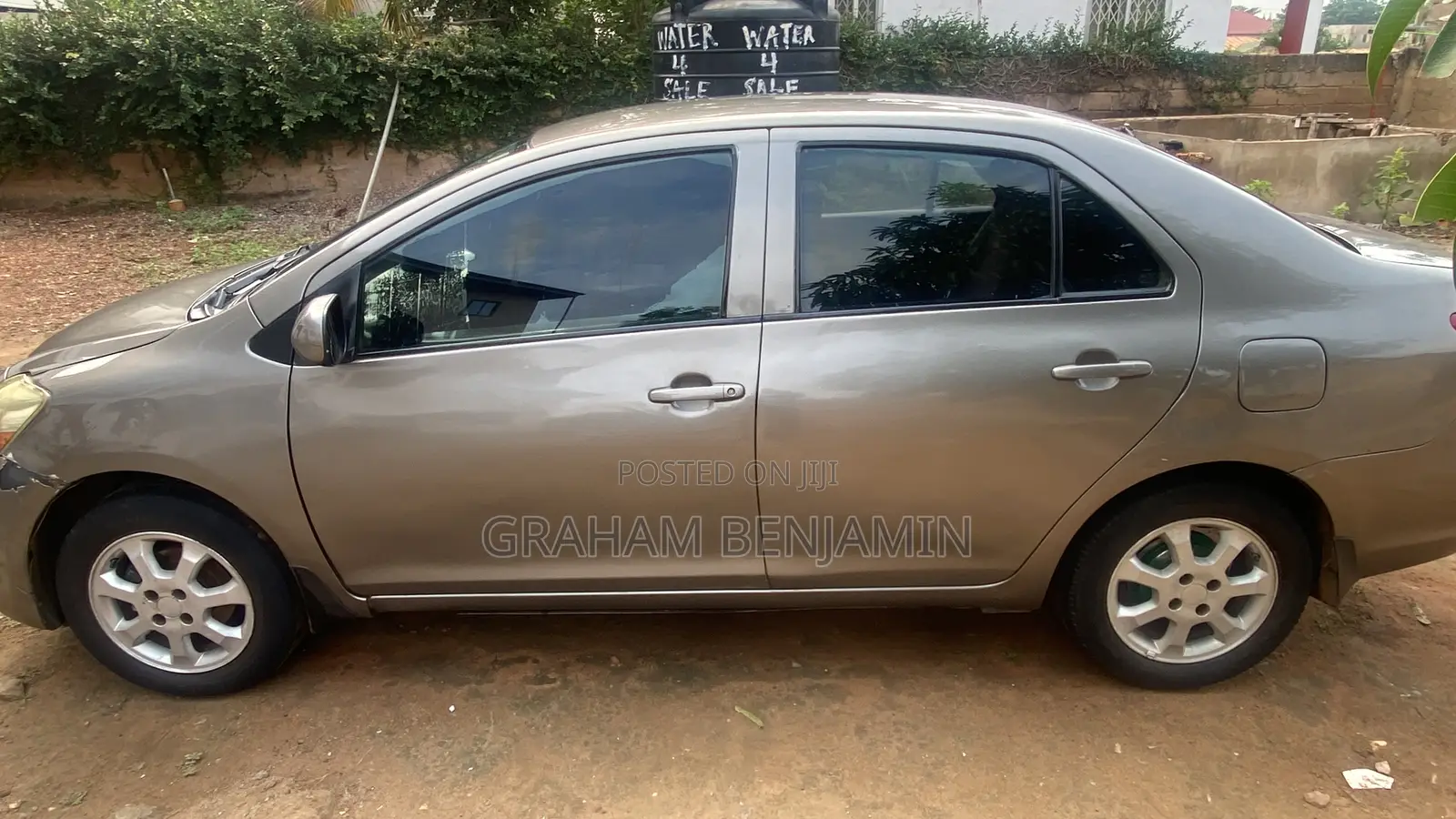 Toyota Yaris Base Sedan 4dr 2010 Gray