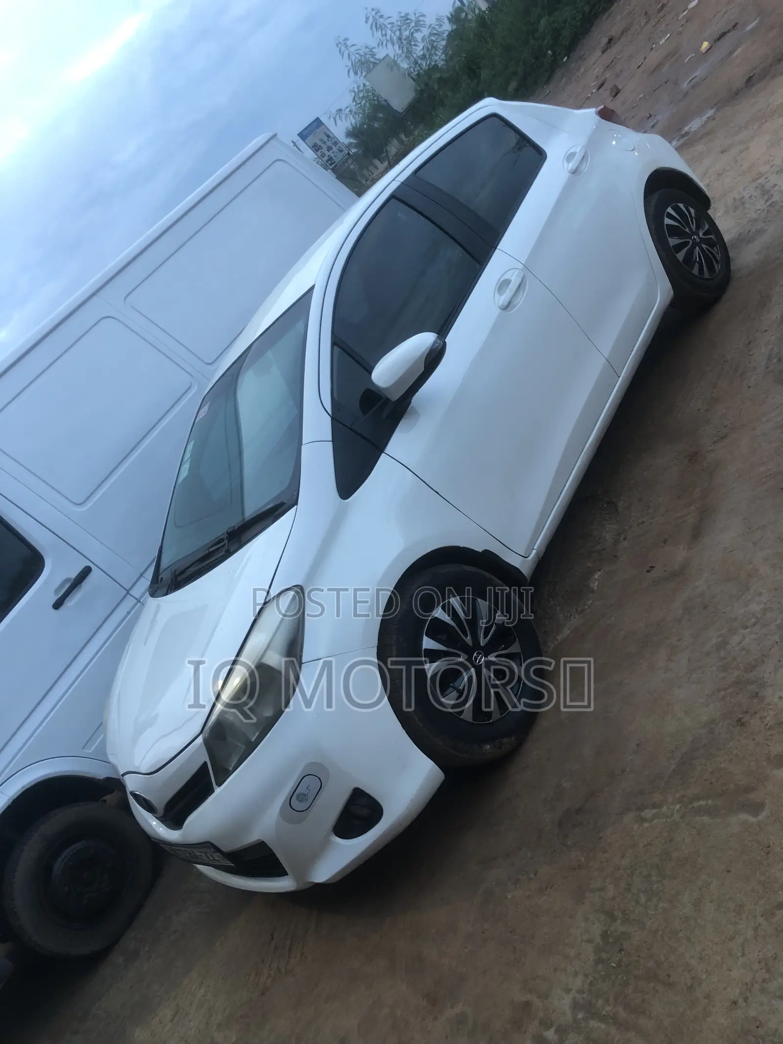 Toyota Vitz 1.3 AWD 3dr 2012 White