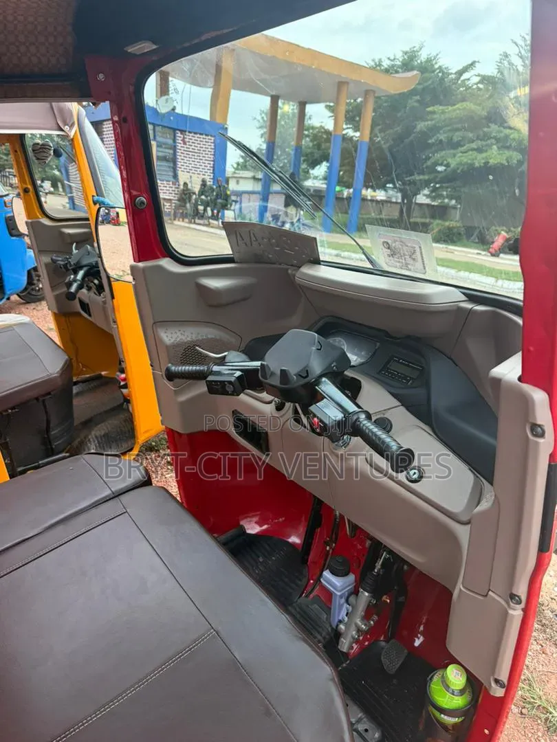 Bajaj RE 2025 Red