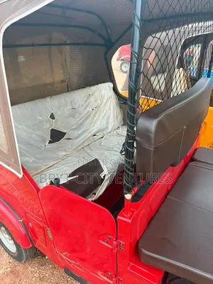 Bajaj RE 2025 Red