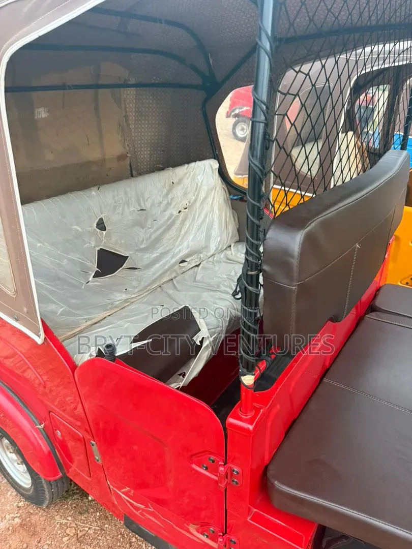 Bajaj RE 2025 Red