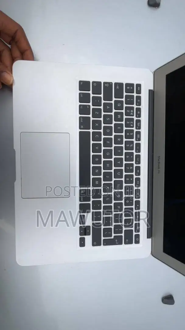 Laptop Apple MacBook Pro 2017 8GB Intel Core i5 SSD 500GB