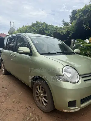 Toyota Sienta 2014 Green