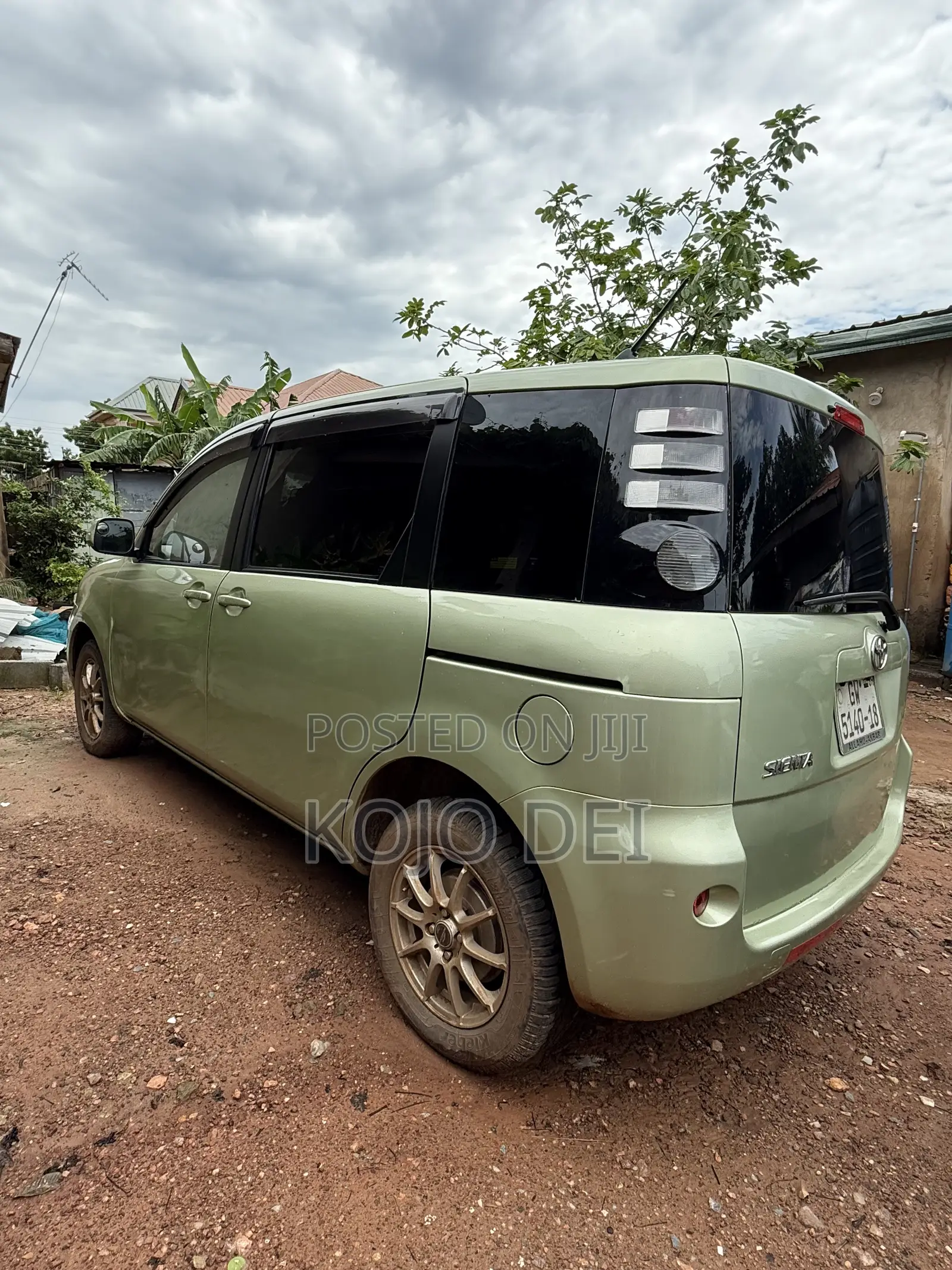 Toyota Sienta 2014 Green
