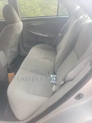 Toyota Corolla LE 4dr Sedan (1.8L 4cyl 4A) 2010 Silver