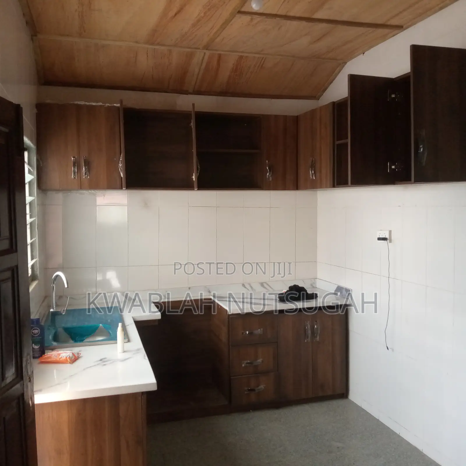 3bdrm House in Paraku Estates, Ledzokuku-Krowor for rent