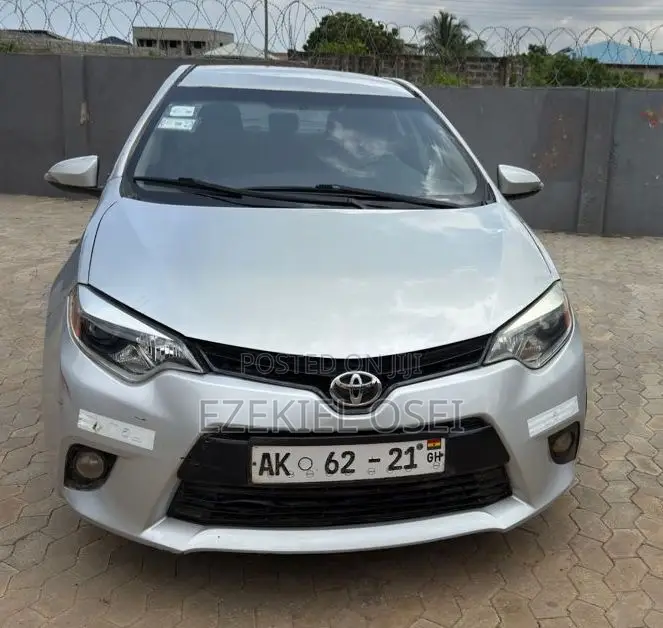 Toyota Corolla LE 4dr Sedan (1.8L 4cyl CVT) 2015 Silver