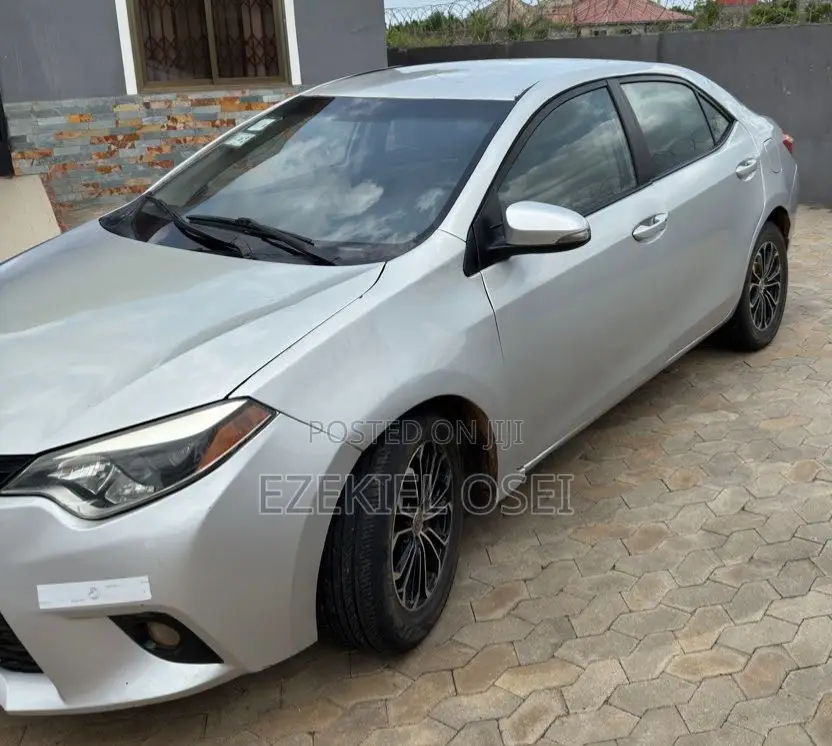 Toyota Corolla LE 4dr Sedan (1.8L 4cyl CVT) 2015 Silver
