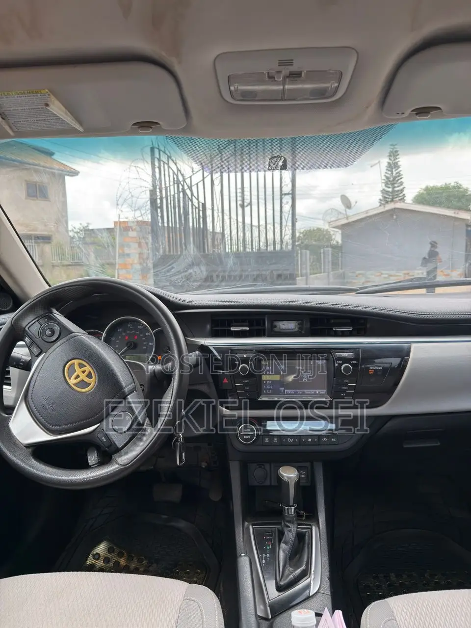 Toyota Corolla LE 4dr Sedan (1.8L 4cyl CVT) 2015 Silver