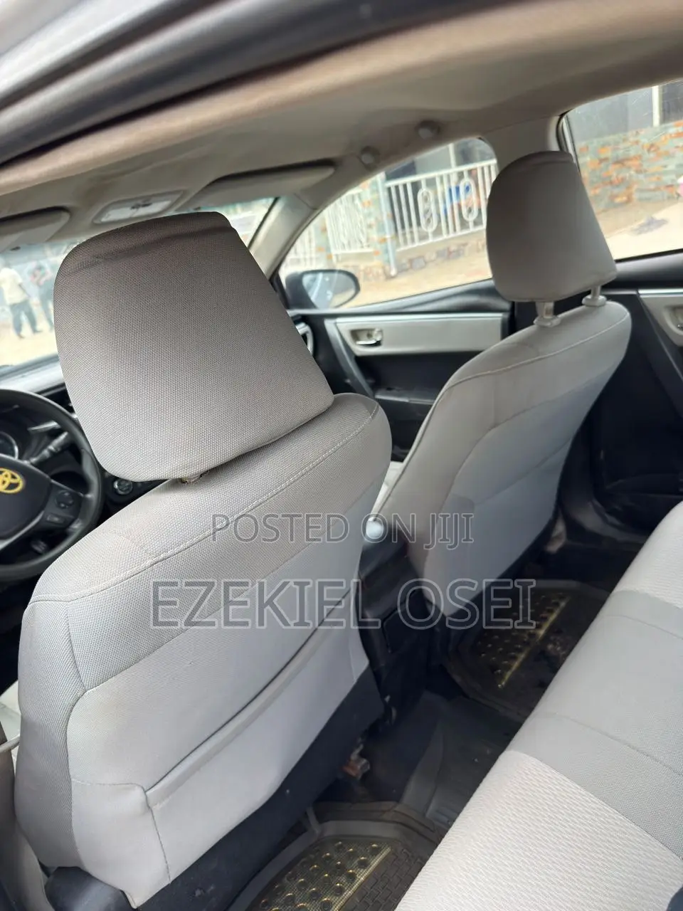 Toyota Corolla LE 4dr Sedan (1.8L 4cyl CVT) 2015 Silver