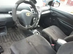 Toyota Yaris 2010 Red