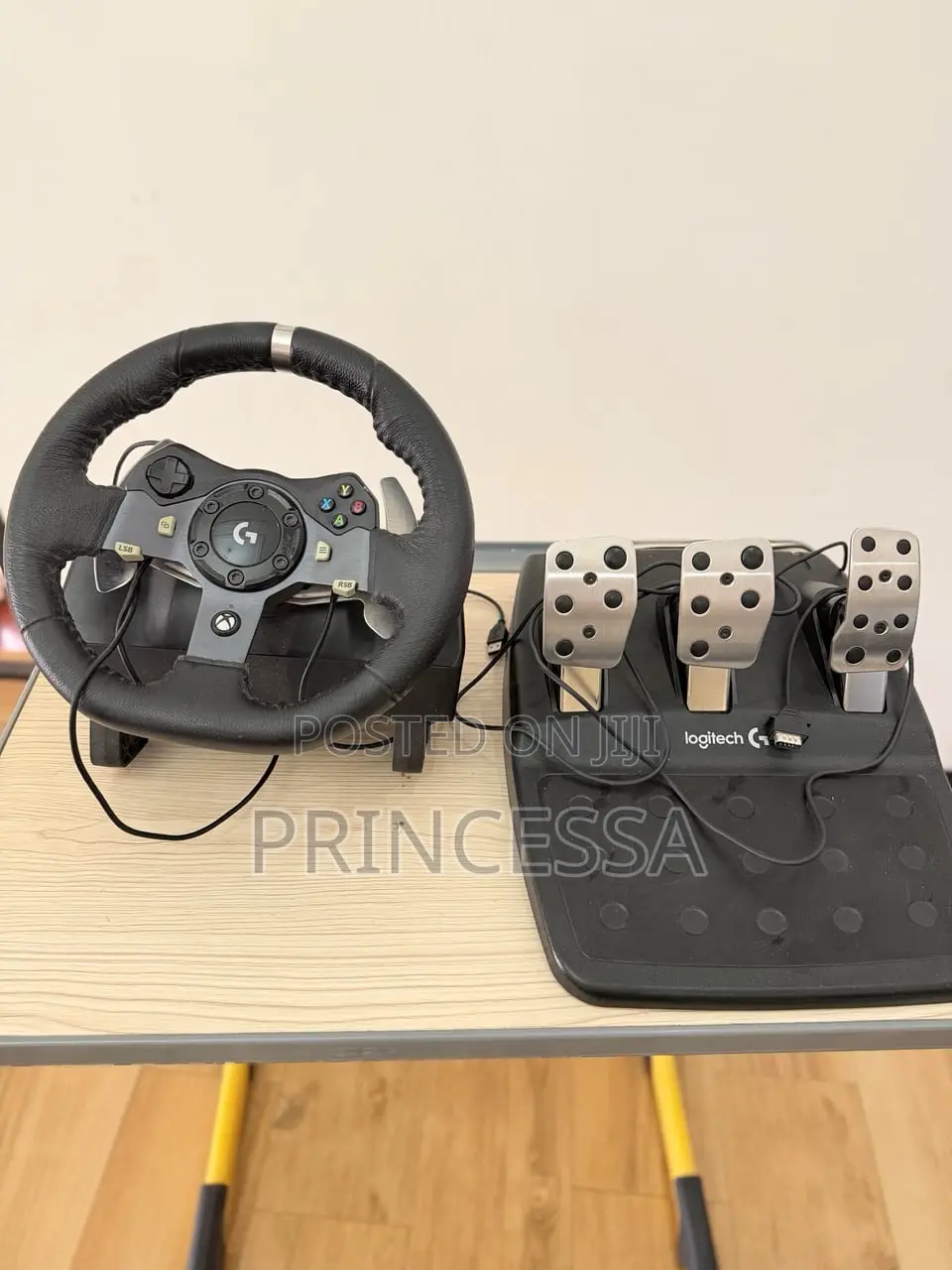 Logitech G920 Racing Wheel + Pedals for Pc/Xbox (No Box)