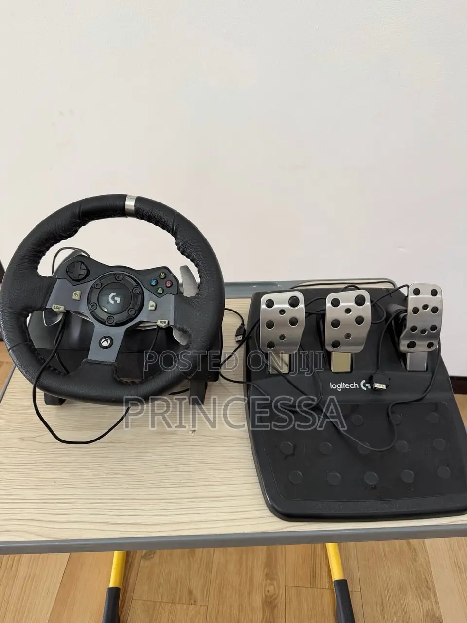 Logitech G920 Racing Wheel + Pedals for Pc/Xbox (No Box)