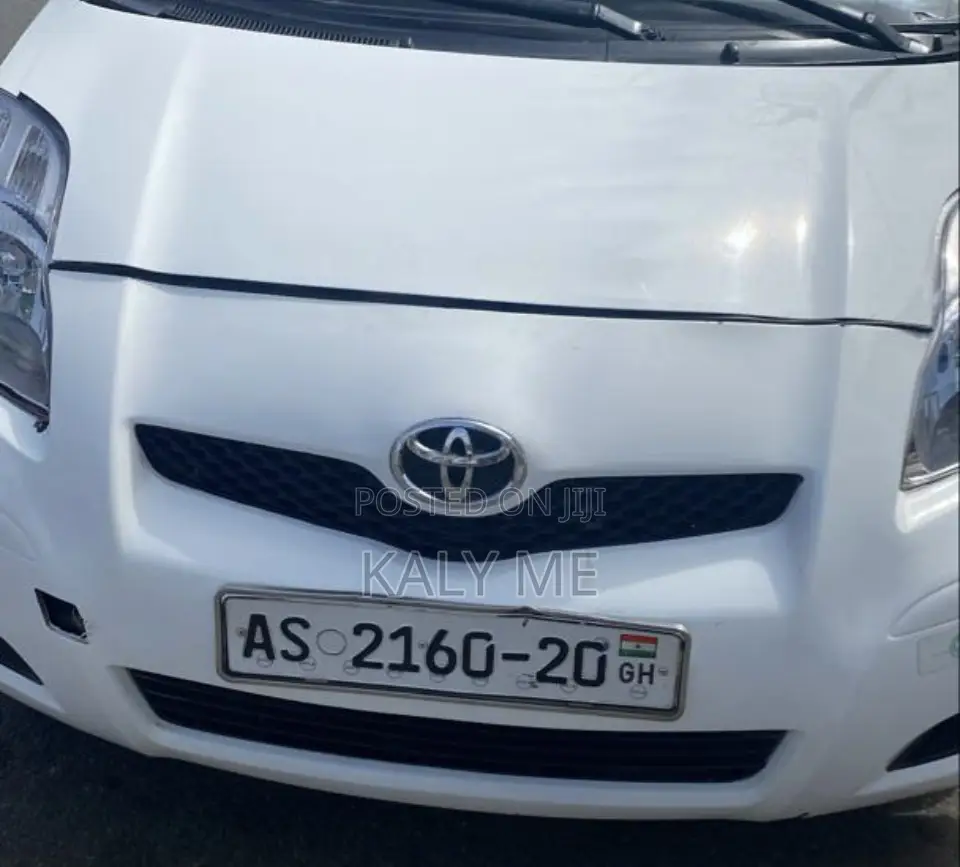 Toyota Yaris Base Hatchback 5dr 2010 White