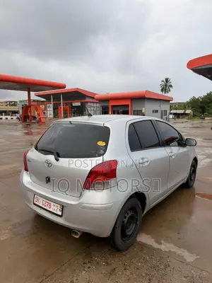 Toyota Vitz 1.0 FWD 3dr 2010 Silver