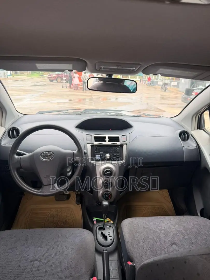 Toyota Vitz 1.0 FWD 3dr 2010 Silver