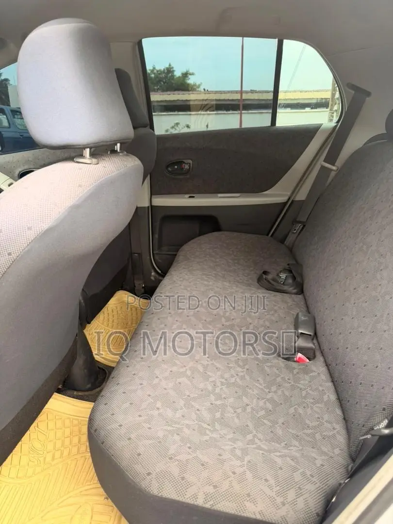Toyota Vitz 1.0 FWD 3dr 2010 Silver