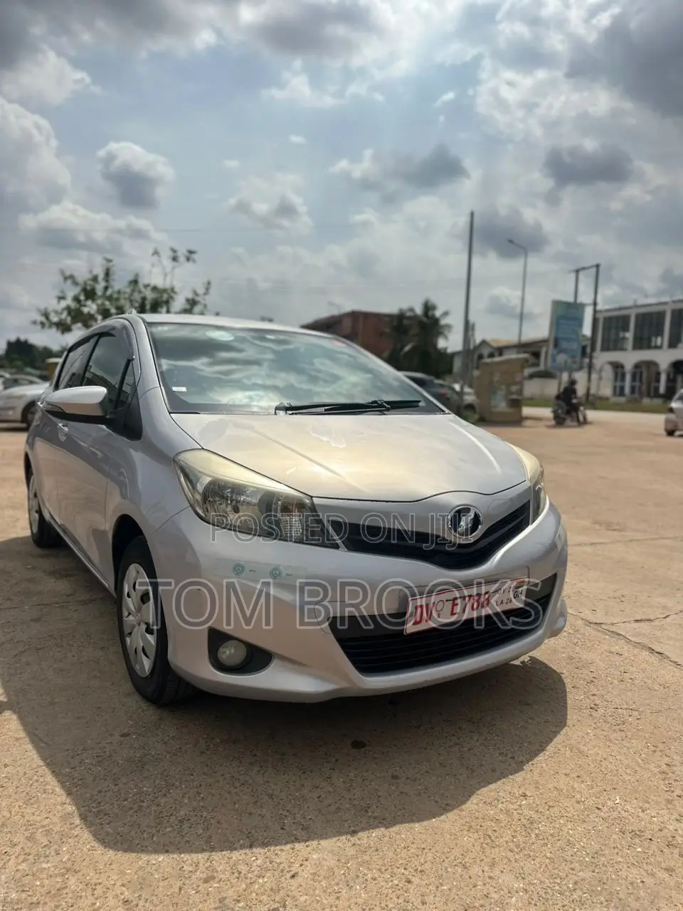 Toyota Vitz 2013 Silver