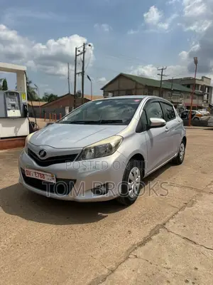 Toyota Vitz 2013 Silver