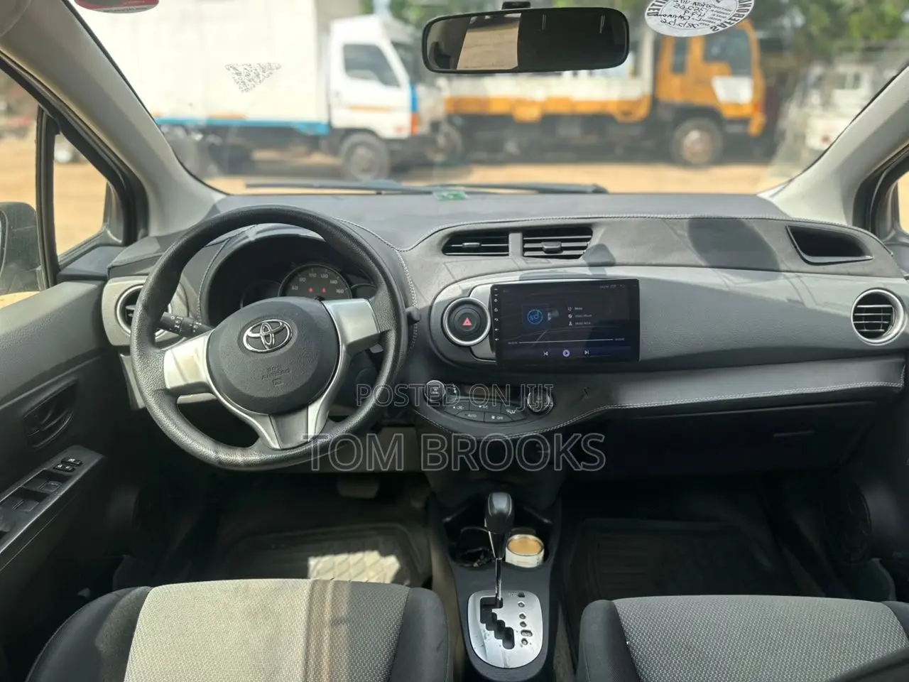 Toyota Vitz 2013 Silver