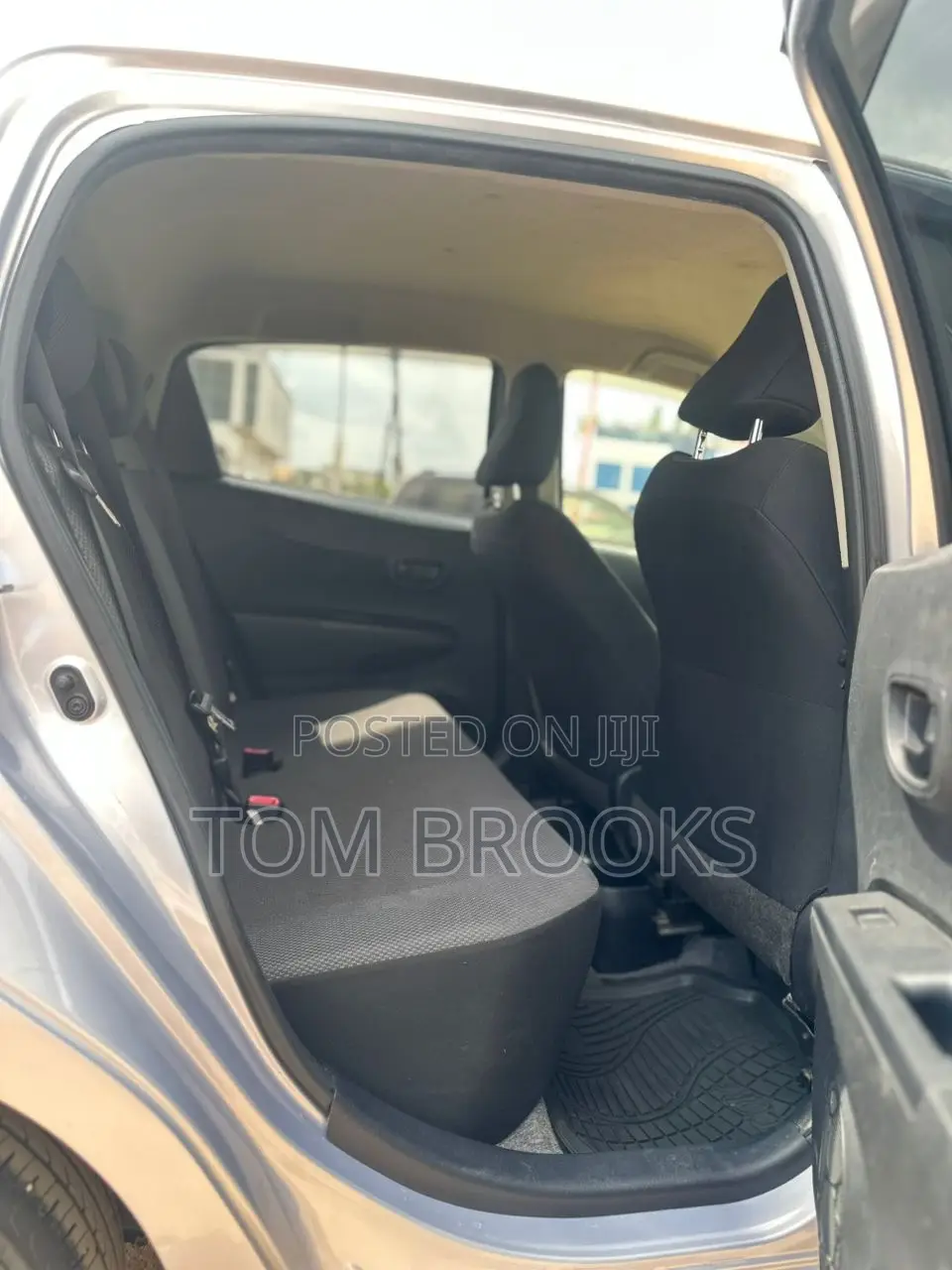 Toyota Vitz 2013 Silver