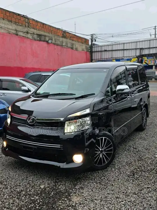 Toyota Voxy 2012 Black