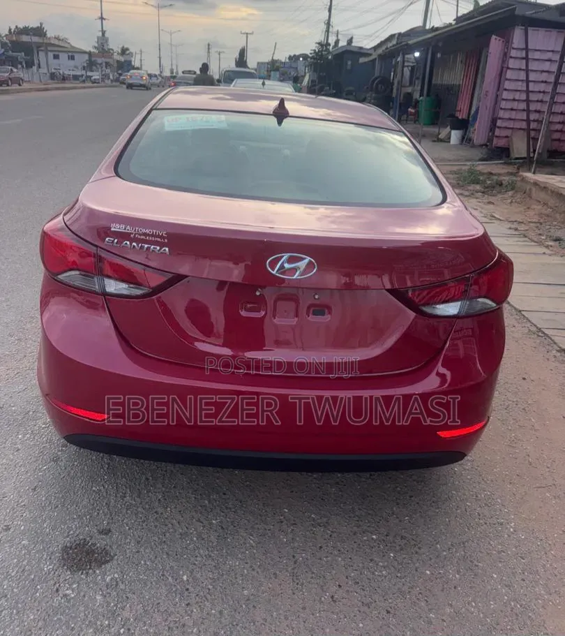 Hyundai Elantra 2015 Red