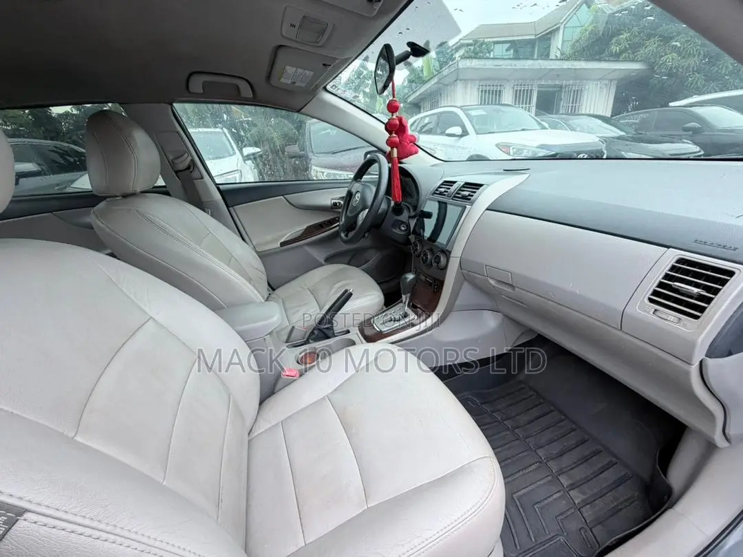 Toyota Corolla S 4dr Sedan (1.8L 4cyl 4A) 2013 Gray