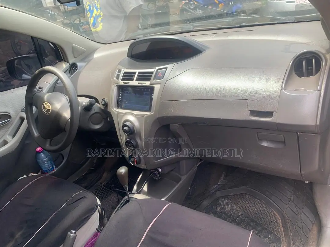 Toyota Vitz 1.3 AWD 5dr 2010 Pearl